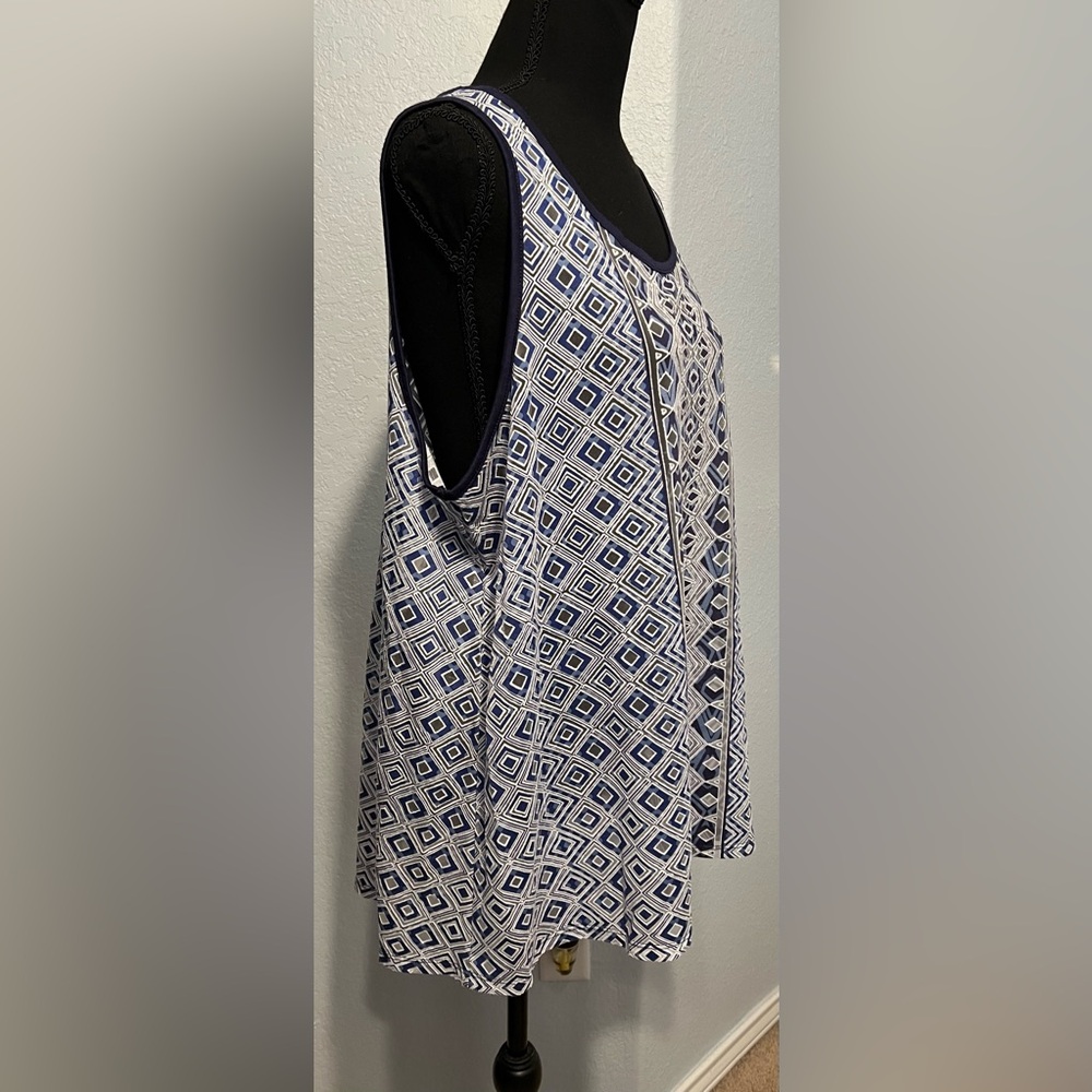 ❤️Cato Blue and White Patterned Tank Top - Picture 3 of 5